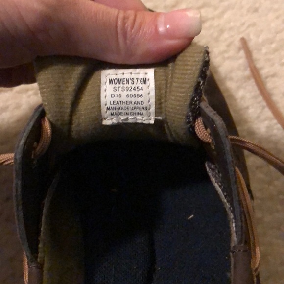 Women’s Sperry boat shoes - Picture 2 of 3